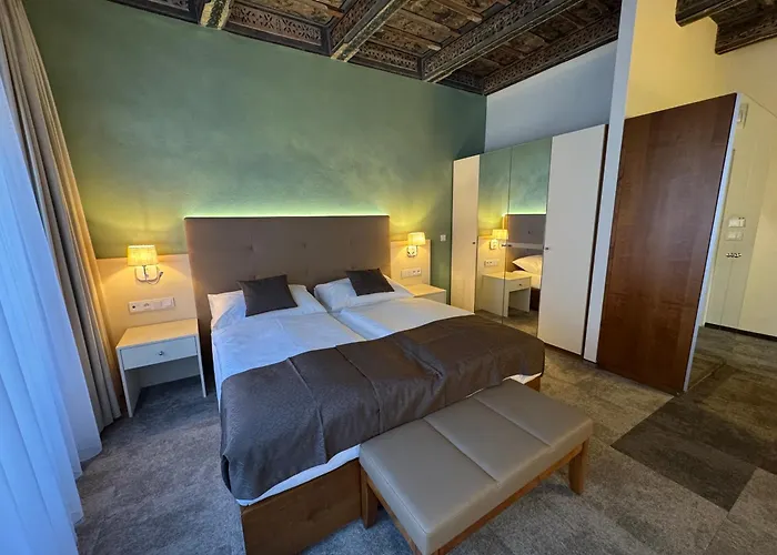 The Golden Wheel Hotel Praga